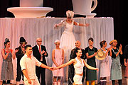 Ballsaison-Eröffnung mal anders - Das Motto 2011: Leben voll aufgetischt. „Ball Total – Leben voll aufgetischt“ (Foto: Ingrid Grossmann)